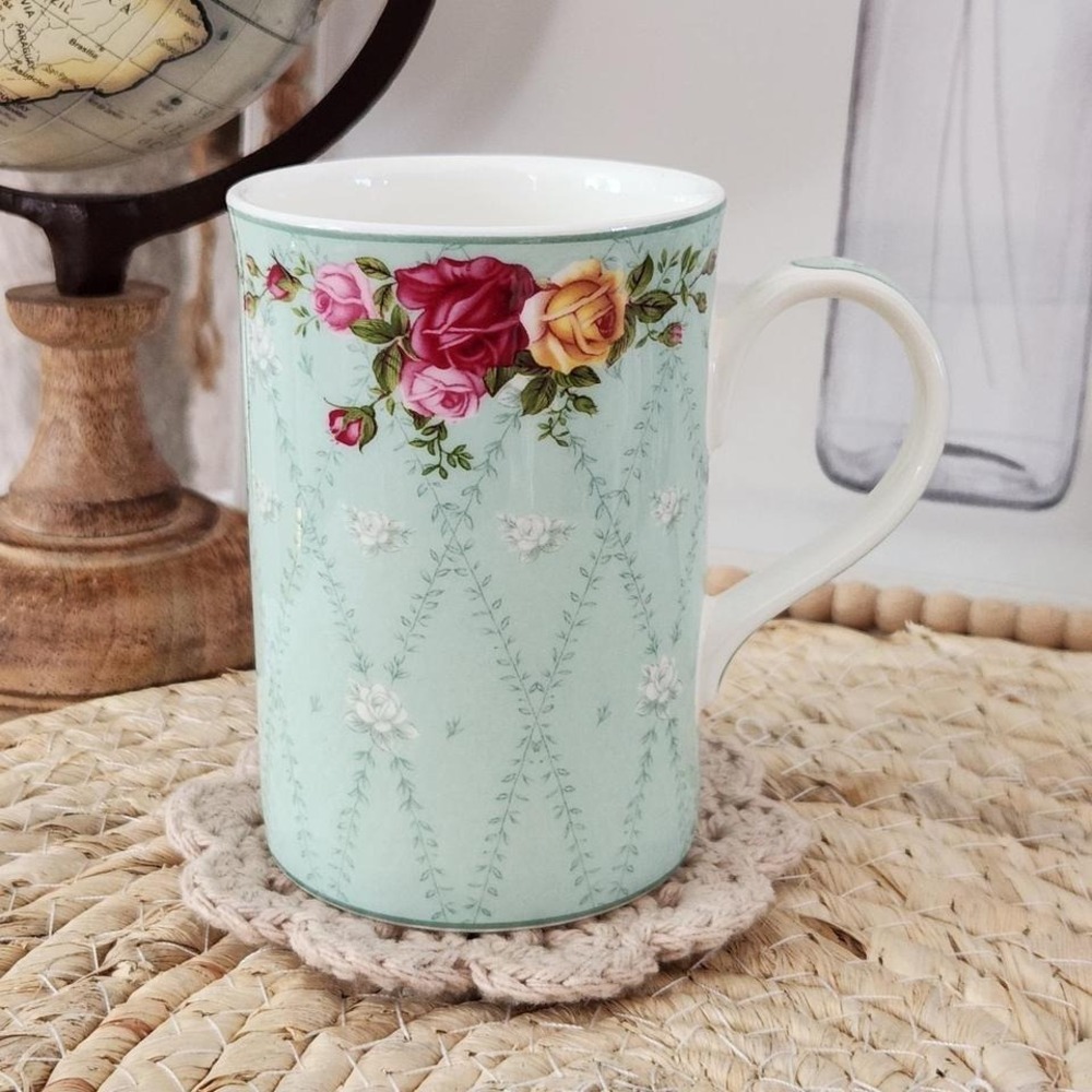 Royal Albert Old Country Roses Peppermint Damask Bone China Mug Mint Green 2002